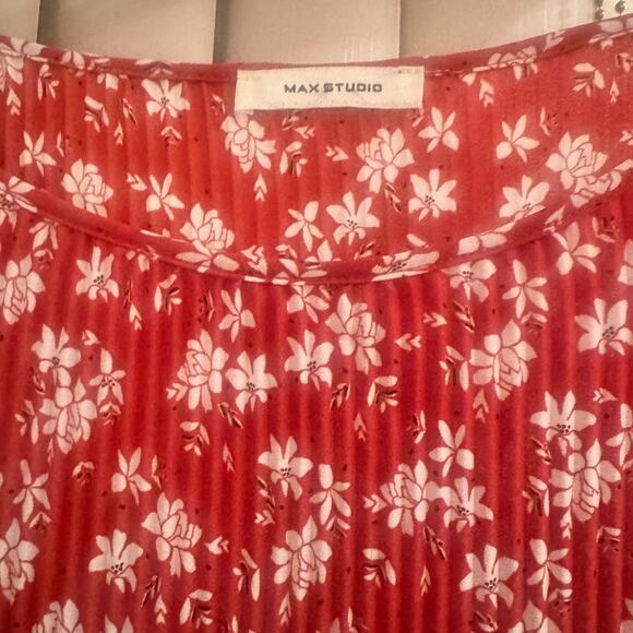 Max Studio Red Floral Blouse Accordion pleat Boho sz L long bell sleeves Career - Picture 3 of 5